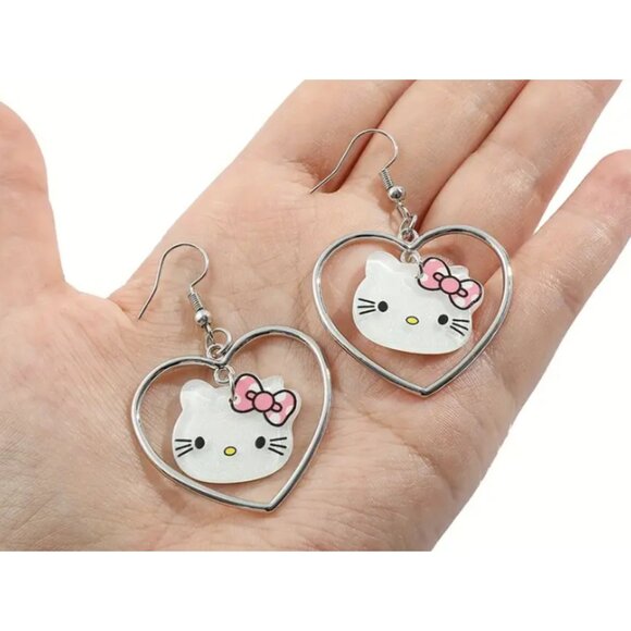 Adorable Hello Kitty Heart-Shaped Dangle Earrings – Cute Cartoon Jewelry - Picture 2 of 4